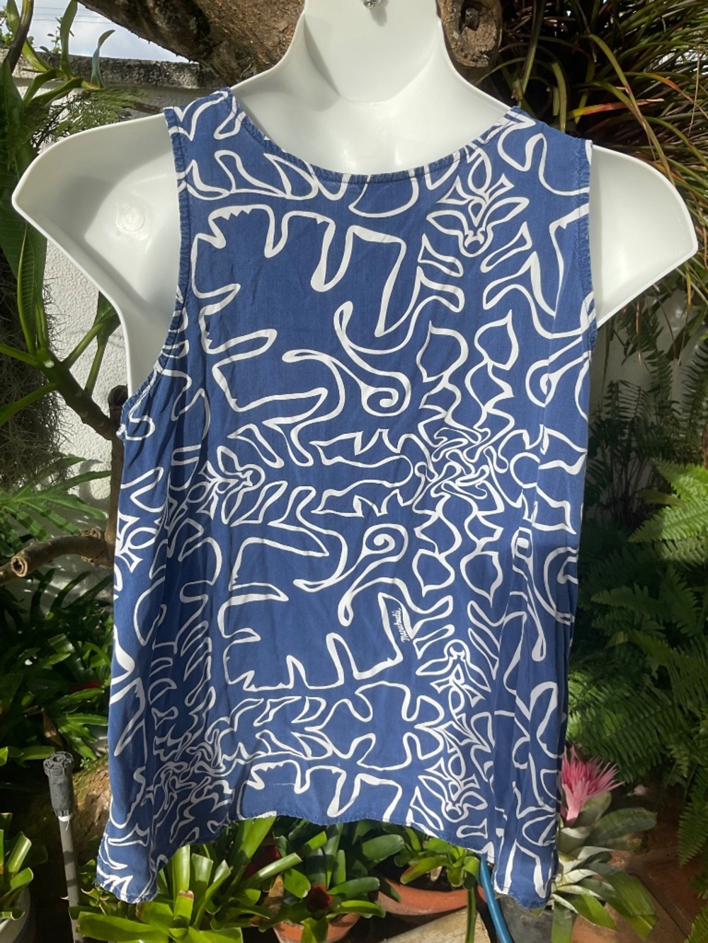 Manuheali’i Blue & White Sleeveless Top Size XL - Picture 5 of 6